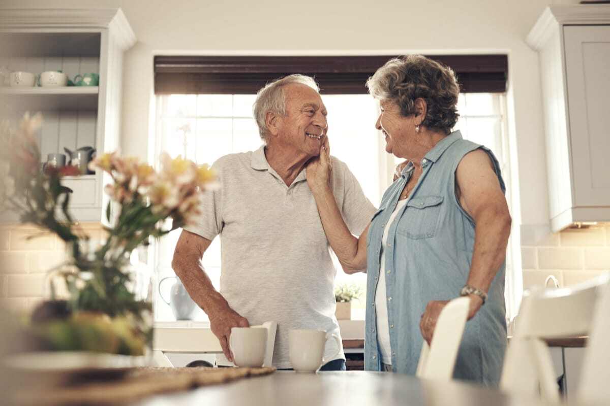 senior-couple-showing-compassion
