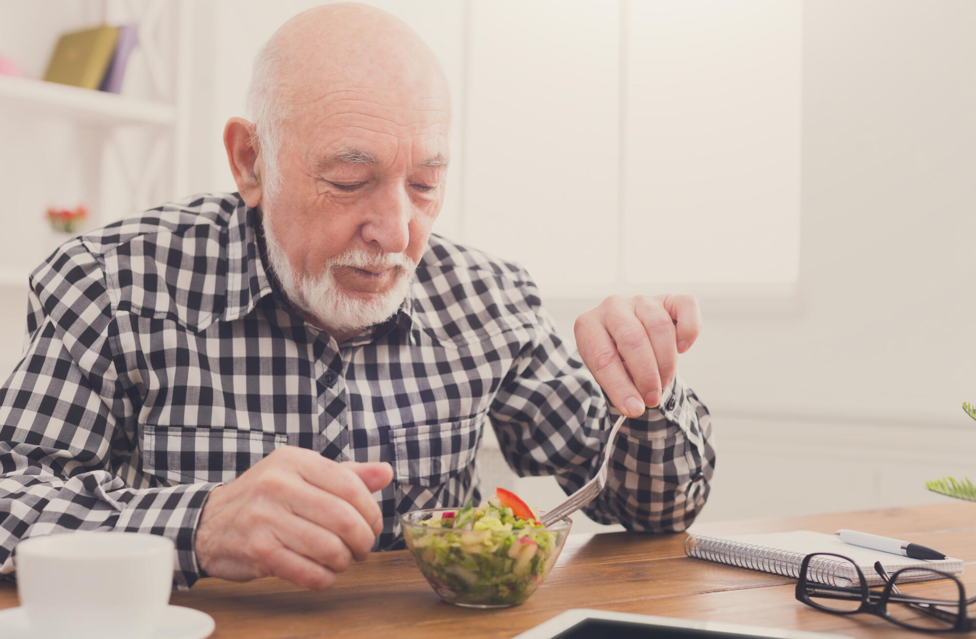 How Senior Living Communities Address Loss of Appetite and Tiredness